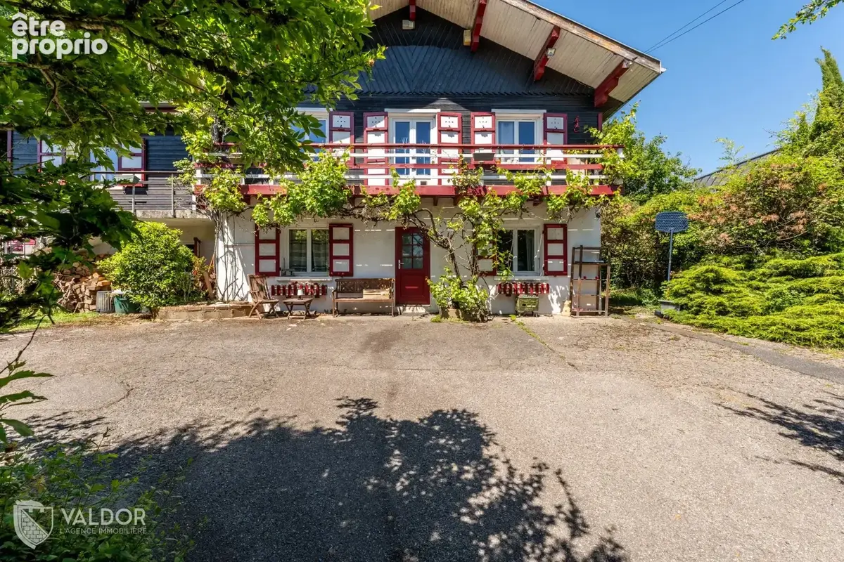 Dardilly – Chalet familial de 7 pièces avec piscine et jardin paysager - photo 18