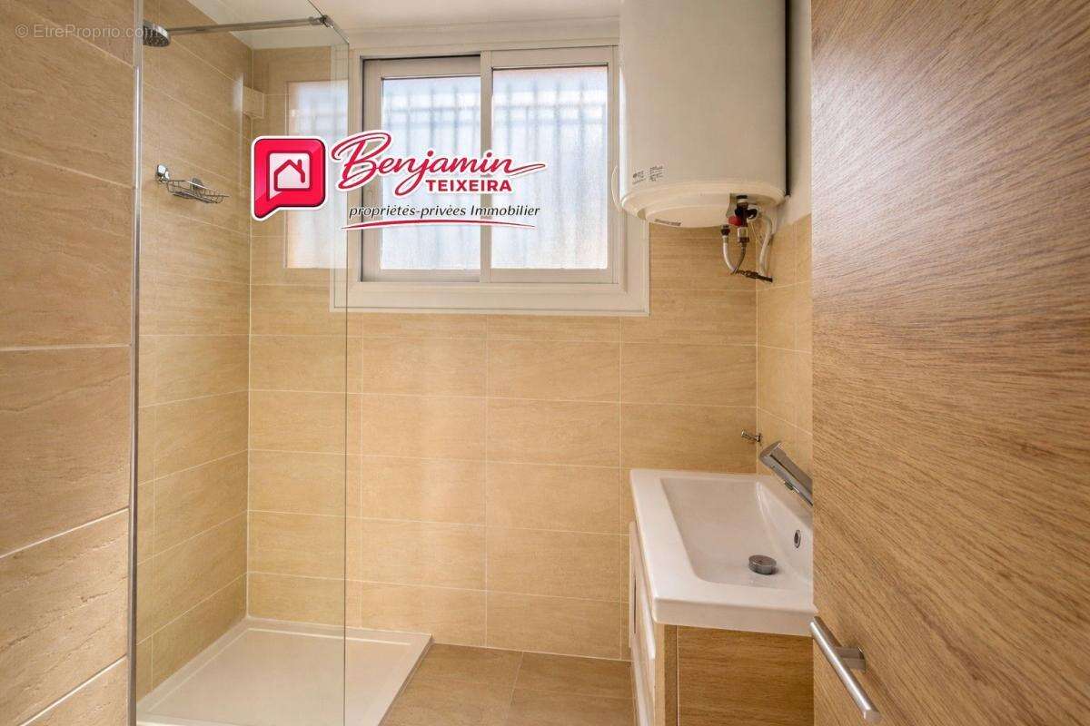 Maison 225 m² à Saint-Raphael  - photo 10