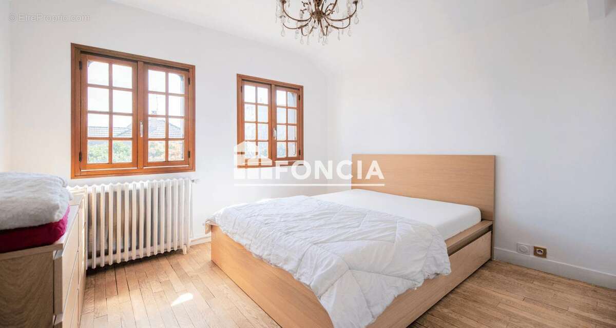 Maison à SAINT-JEAN-DE-LA-RUELLE