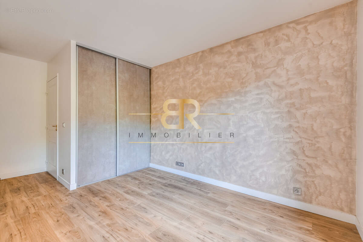 Appartement à LEVALLOIS-PERRET