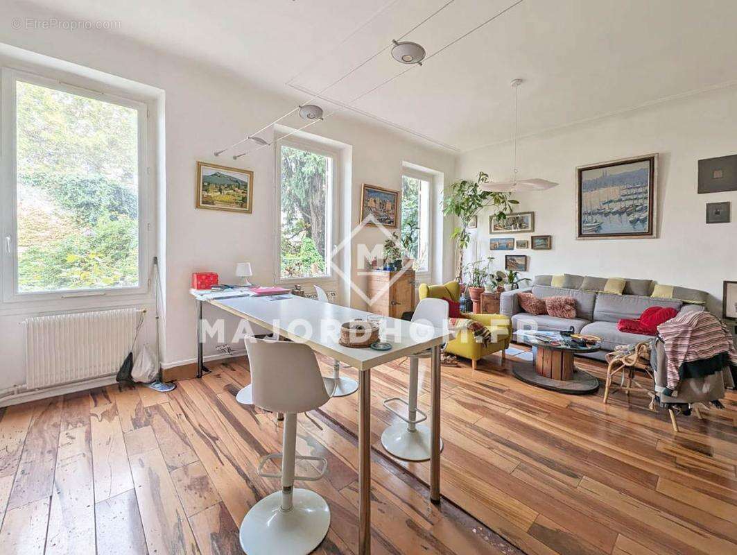 Appartement à MARSEILLE-1E