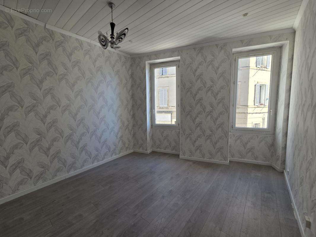 Appartement à MARSEILLE-4E