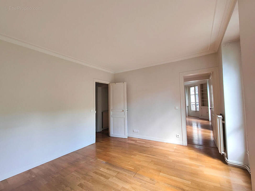 Appartement à PARIS-7E
