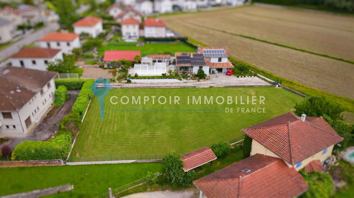 Terrain à CROLLES