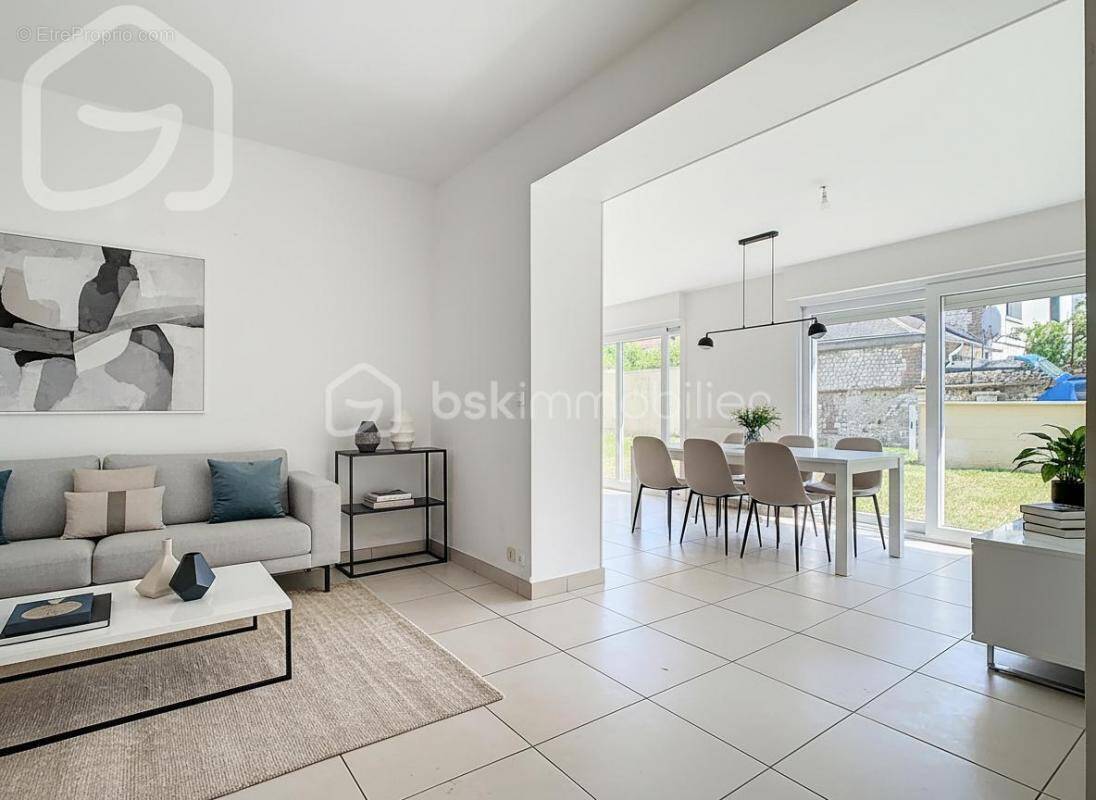 Maison à SAINT-ETIENNE-DU-ROUVRAY