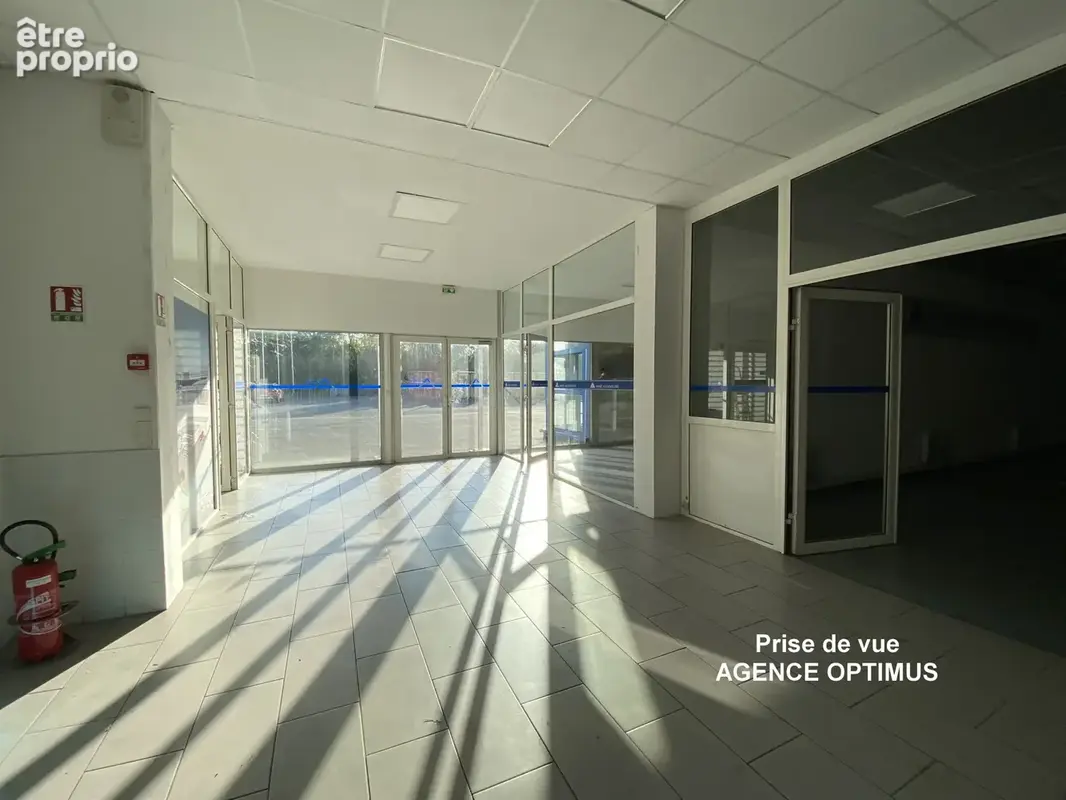 A VENDRE - Local professionnel avec vaste terrain clos à Villeneuve-la-Guyard (89) - photo 7