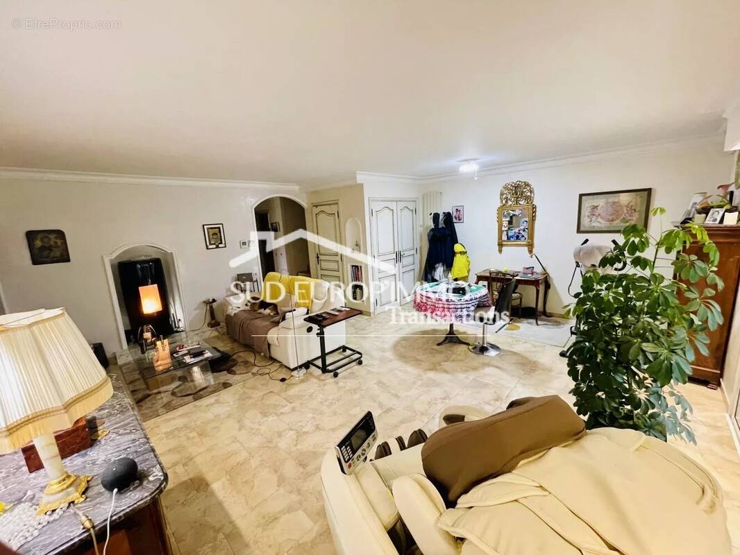 Maison à SAINT-LAURENT-DU-VAR