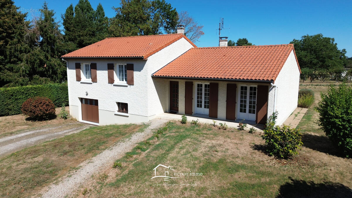 Maison à LUSIGNAN