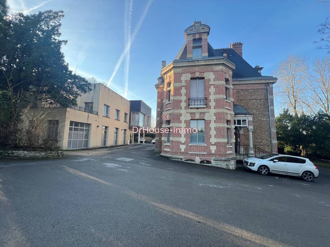 Commerce à COUPVRAY