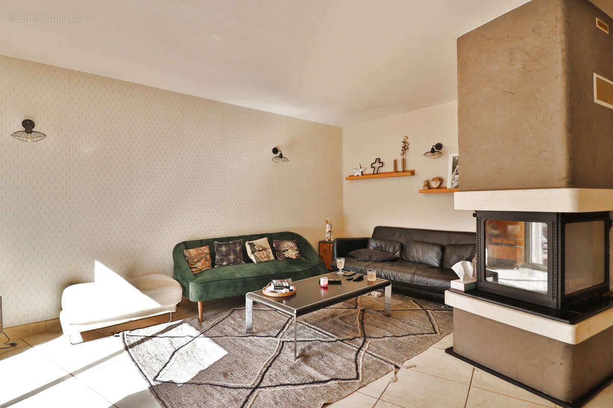 Maison à CHARBONNIERES-LES-BAINS