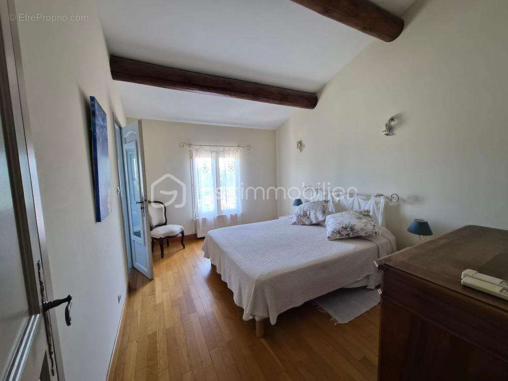 Maison à EYRAGUES