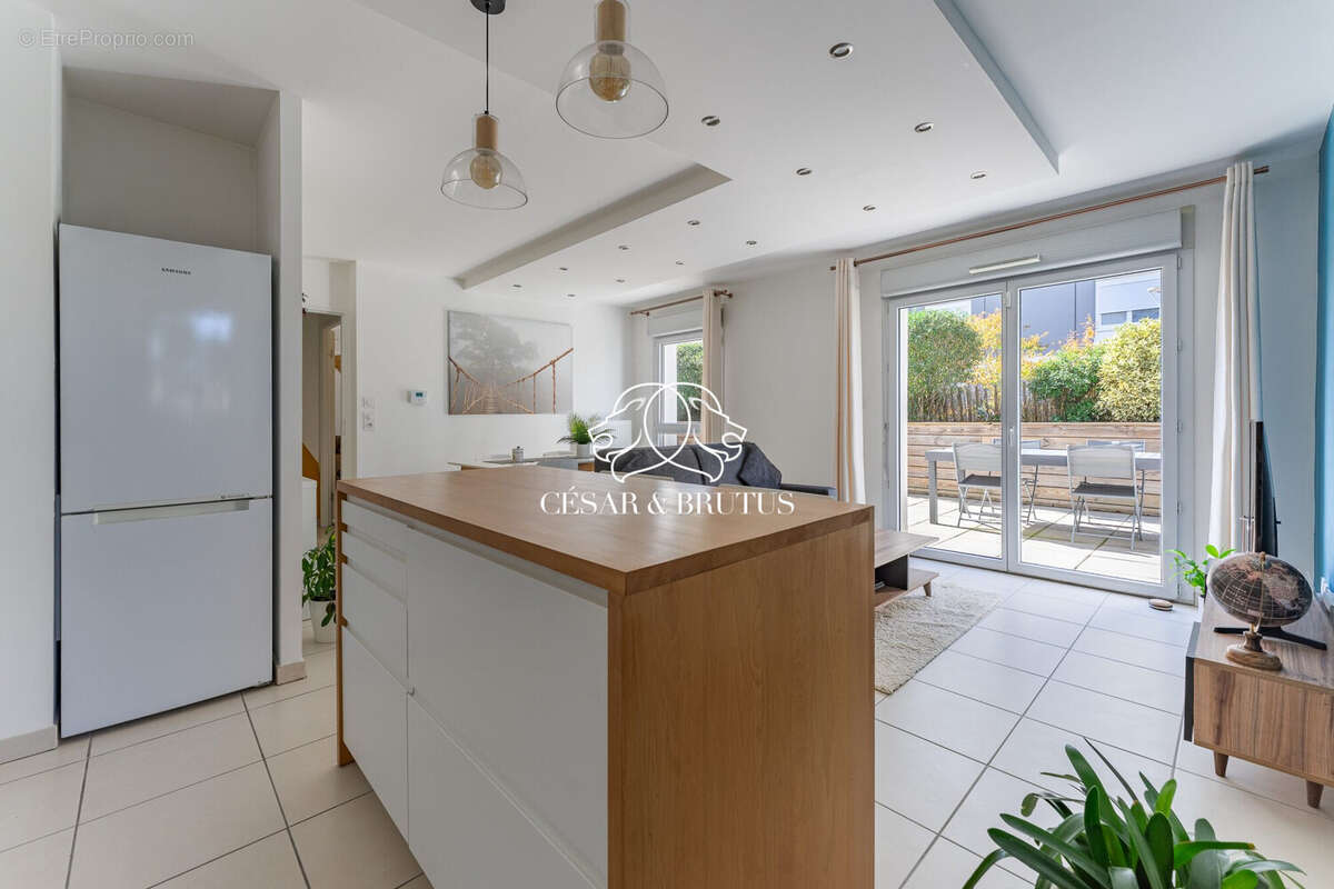 Appartement à DECINES-CHARPIEU