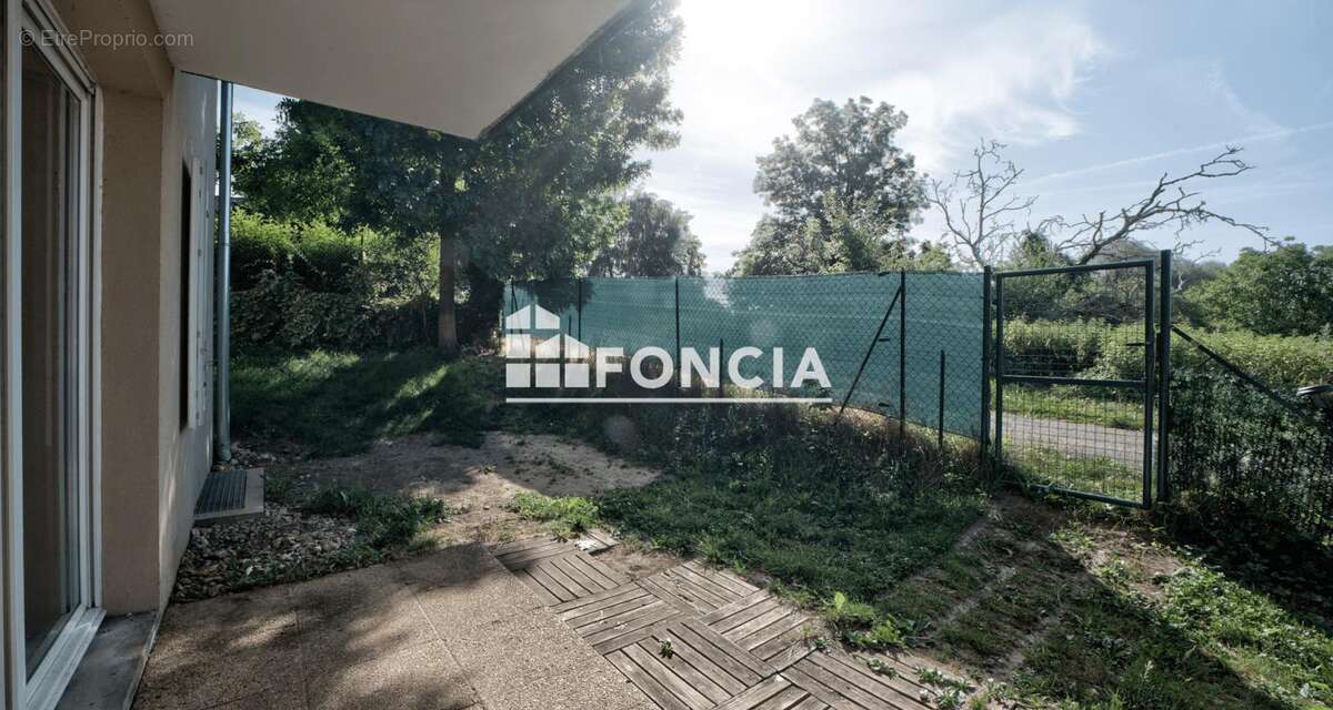 Appartement à PERON