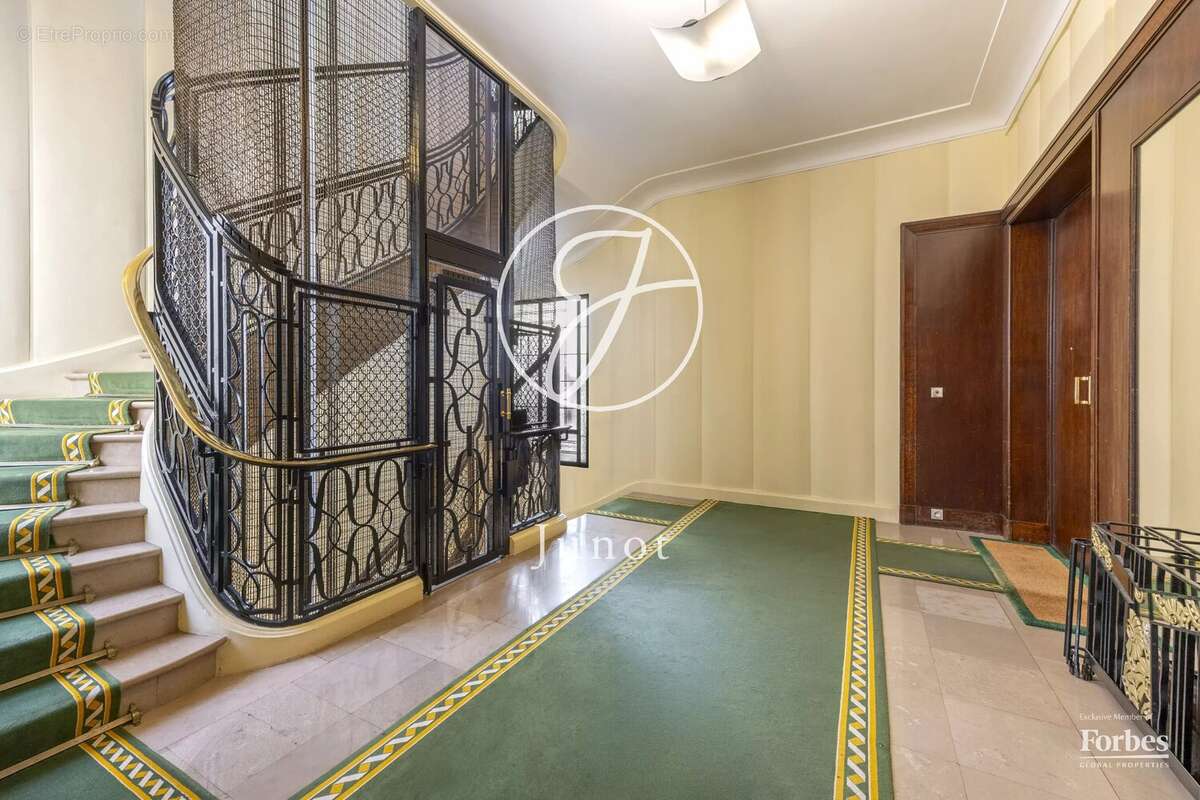 Appartement à PARIS-7E