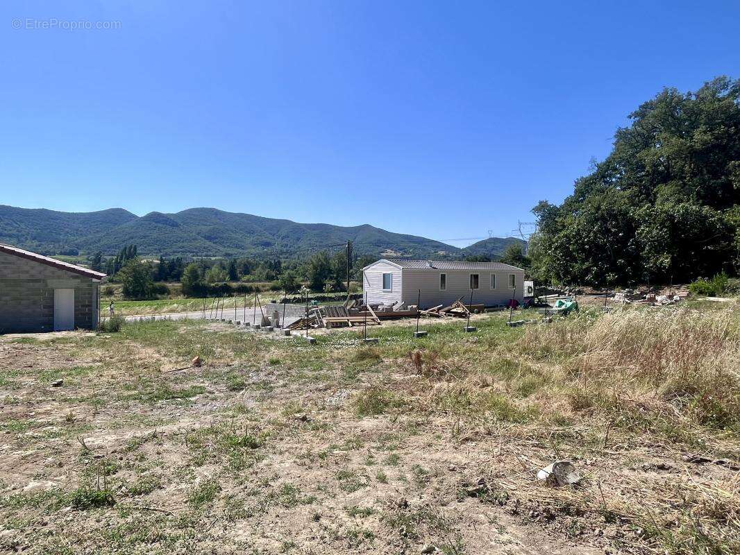 Terrain plat et viabilisé - 760 m2 - Baix - photo 2