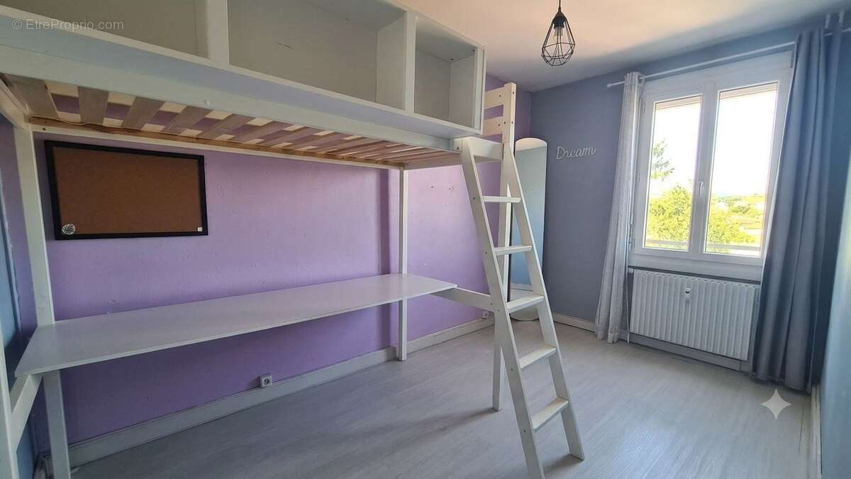 Appartement T4 - CHARNAY LES MACON - Ascenseur, balcons, place privative et cave - photo 9