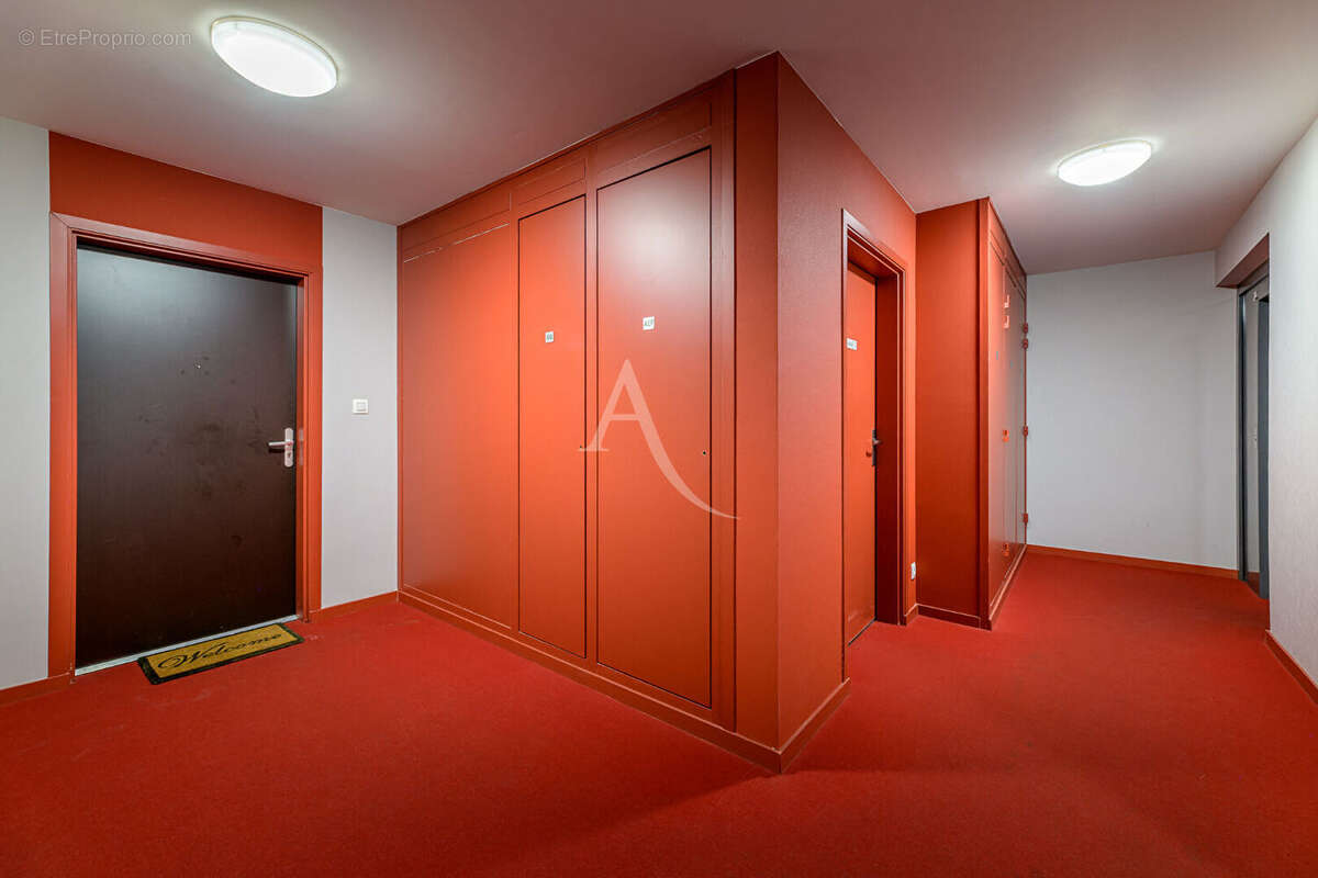Investissez à Tours dans un T2 récent avec parking et locataire en place - photo 10