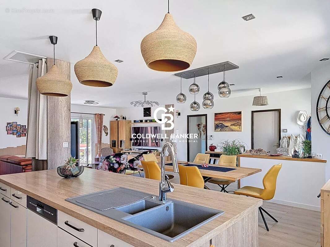 Maison à CHAMPAGNE-LES-MARAIS