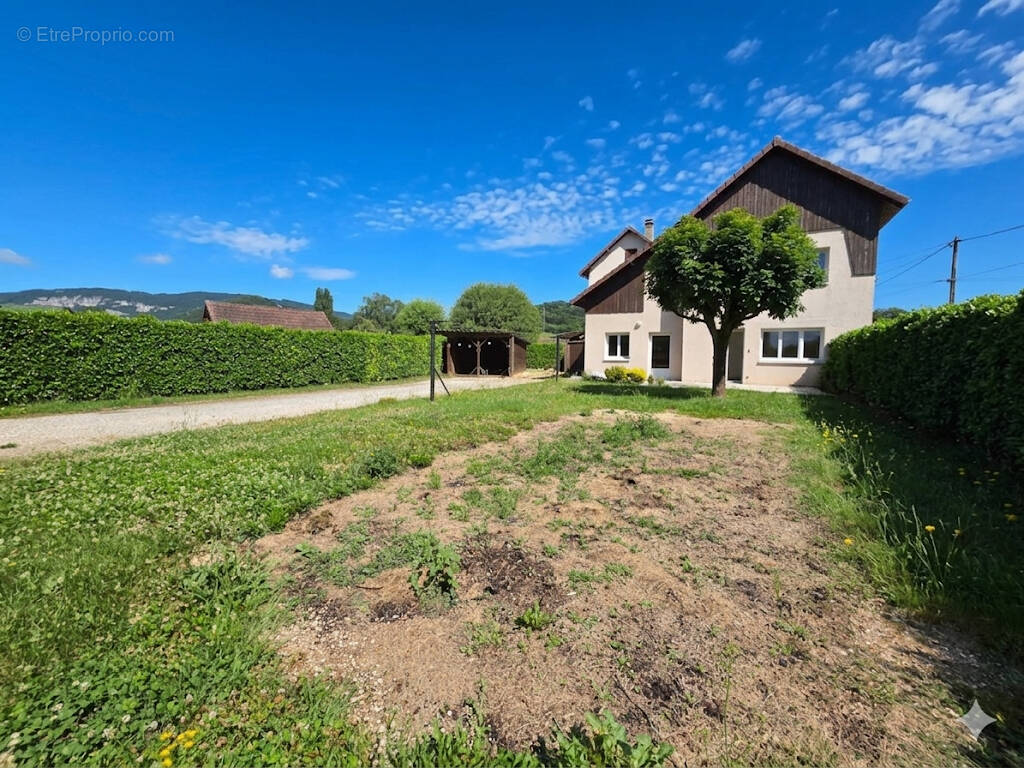 Appartement à SAINT-GENIX-SUR-GUIERS