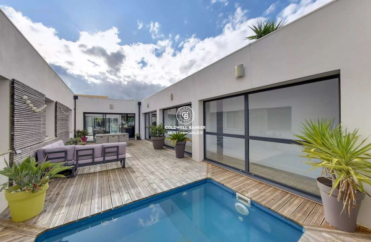 Maison à VILLENEUVE-DE-LA-RAHO