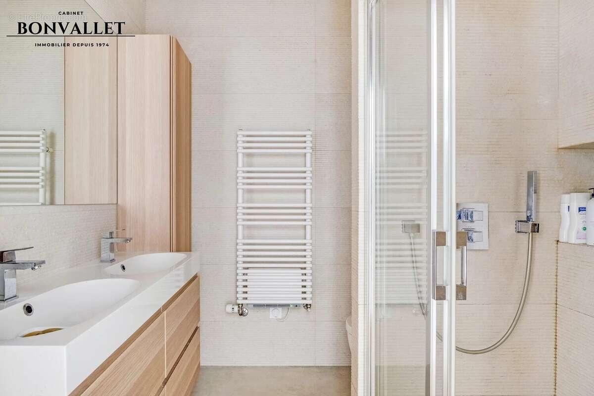 Appartement à PARIS-15E