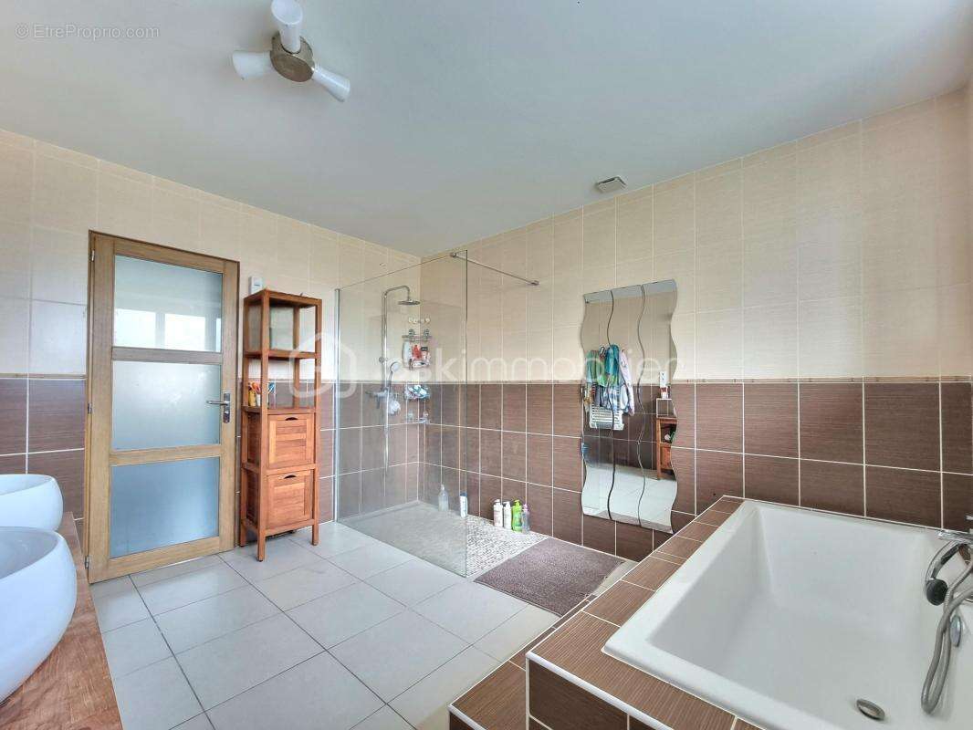 Maison à VERNEUIL-L'ETANG