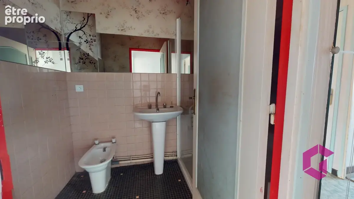 A vENDRE proximité place jacquard appartement de type T4 avec travaux - photo 6