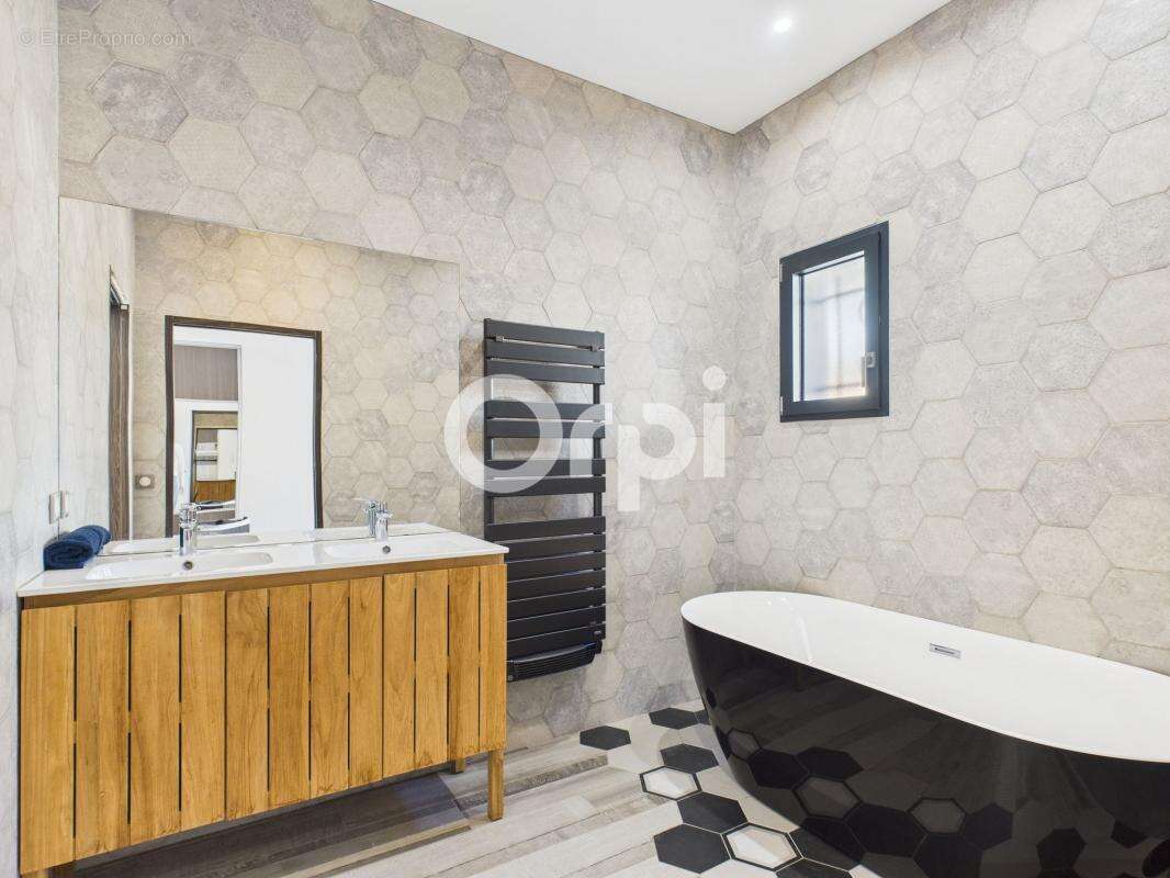 Maison à MONTAUROUX