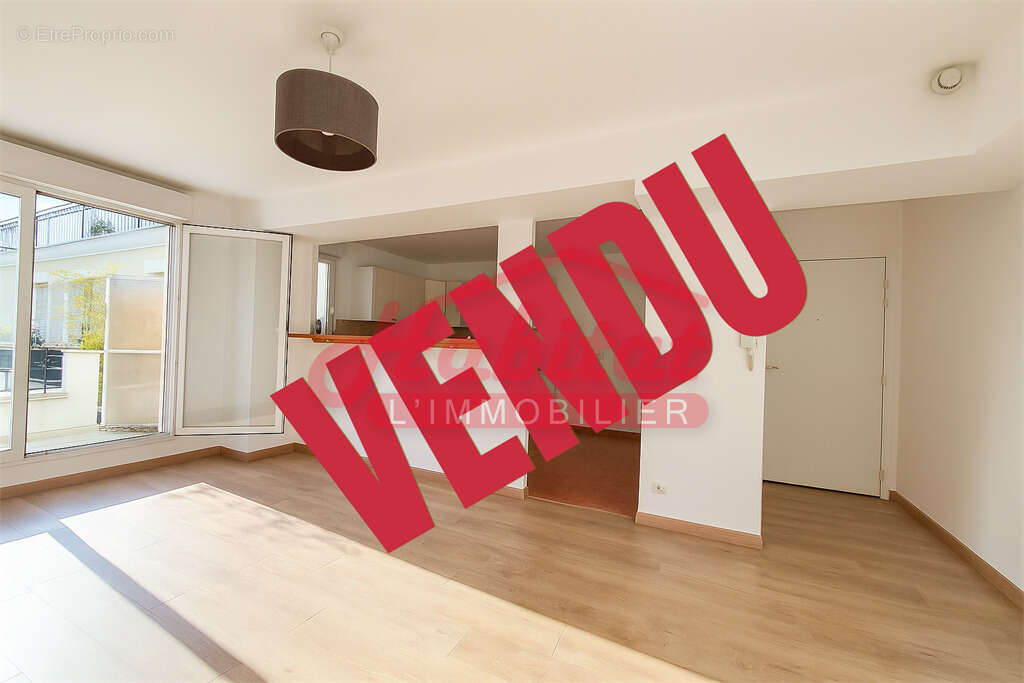 Chelles-coeur de ville - grand appartement 2 pieces avec terrasse et box - photo 2
