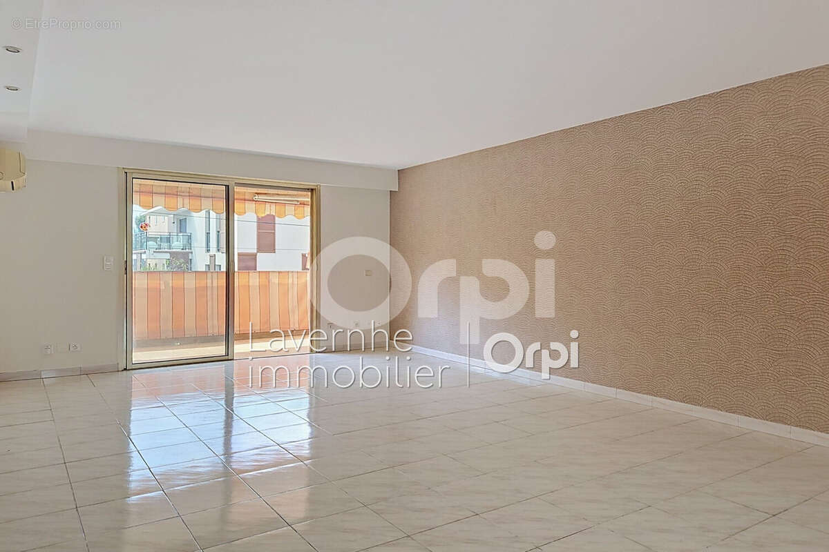 Appartement 65 m² à Antibes  - photo 2
