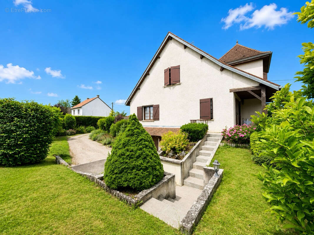 Maison à IZEURE