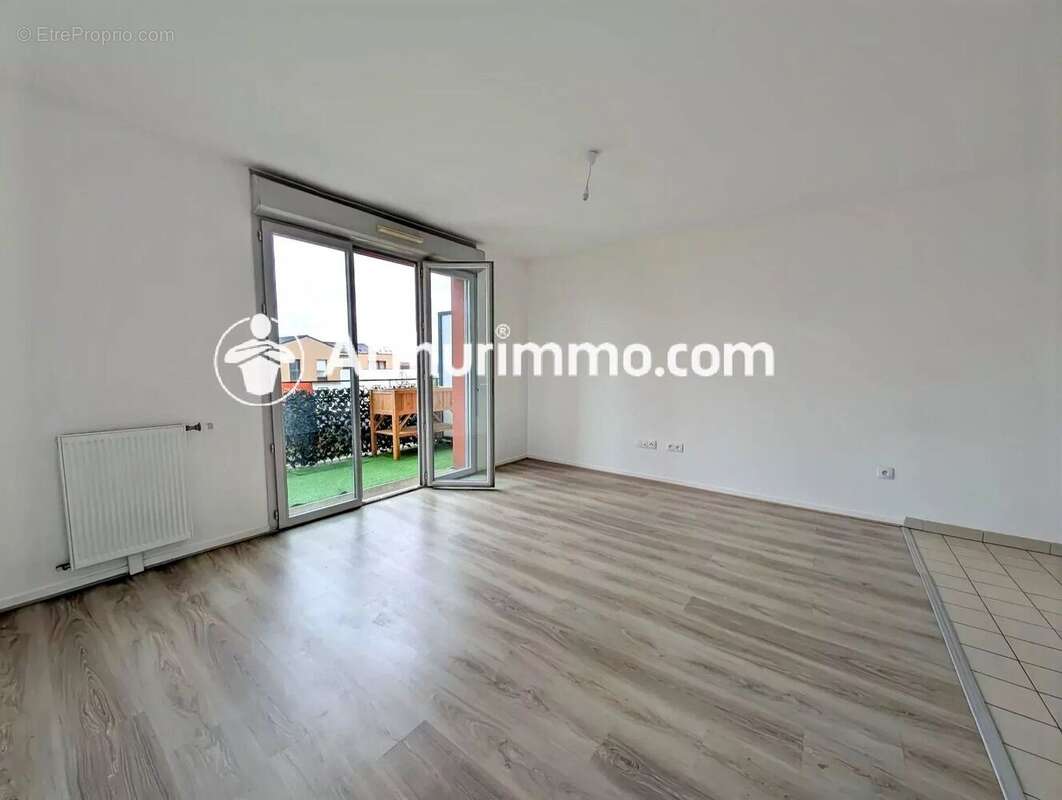 Appartement à VERT-SAINT-DENIS