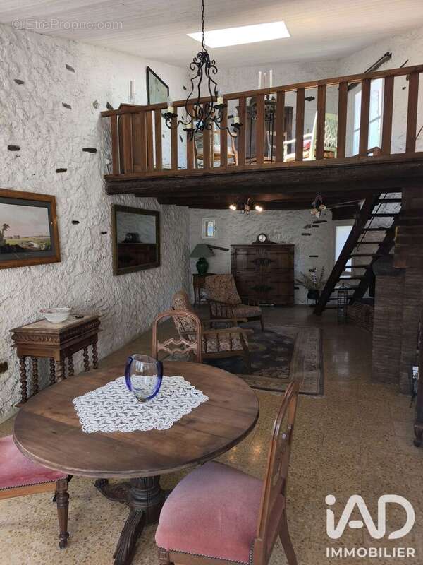 Maison 133 m² à Camelas  - photo 8