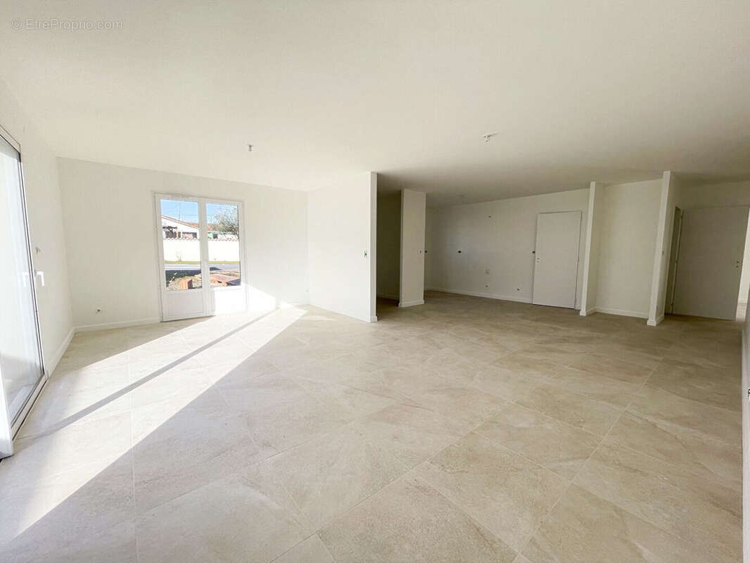 Maison à MESCHERS-SUR-GIRONDE