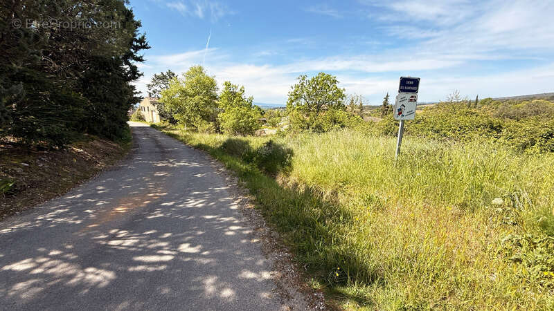 Terrain à SAINT-SATURNIN-LES-APT