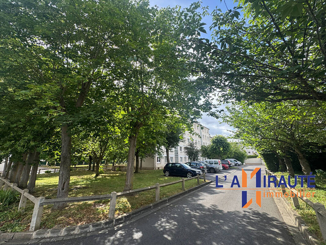 Appartement à HOUILLES