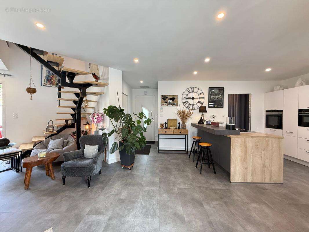 Maison à SAINT-SULPICE-DE-ROYAN