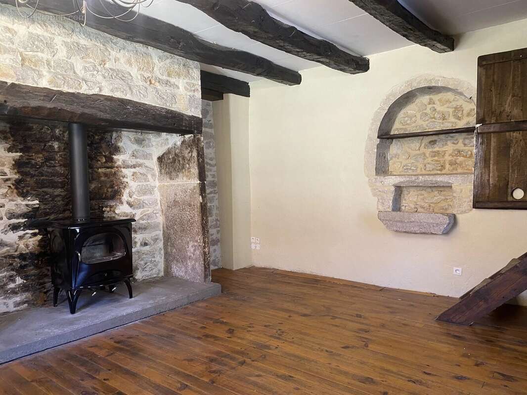 Charmante petite maison en pierre à Caniac-du-Causse – Idéale résidence secondaire avec potentiel locatif - photo 5