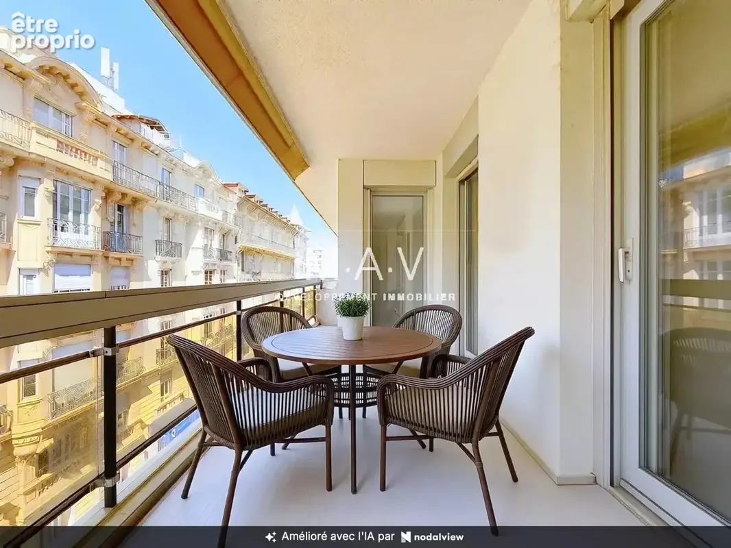 Nice/carré d'or - appartement 3 pièces luxueusement rénové terrasse 12 m² - photo 2