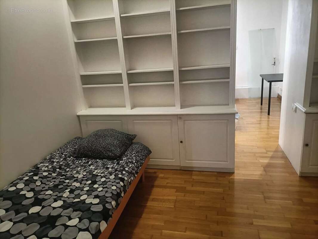 Appartement à PARIS-8E