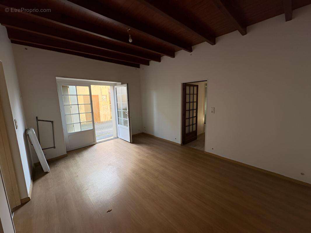 Maison à SAINT-LAURENT-DE-COGNAC