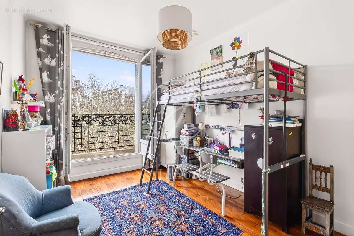 Appartement à PARIS-16E