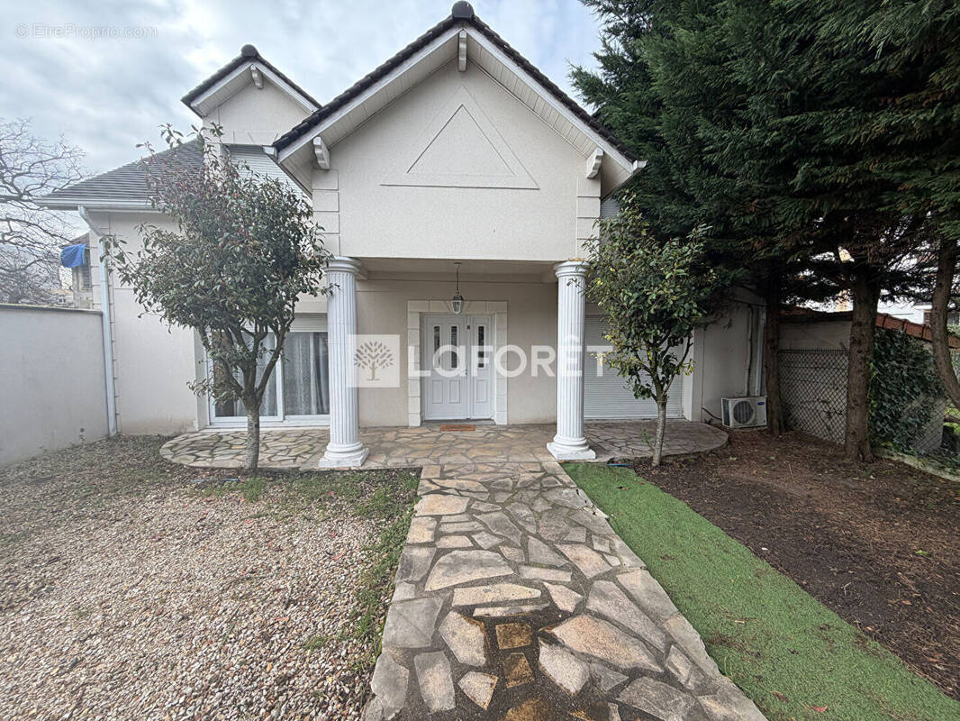 Maison à LES PAVILLONS-SOUS-BOIS