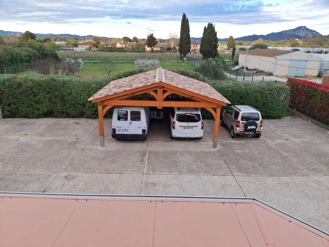 LA CRAU Maison 4 pièces 276m2 sur 3142 m2 de parcelle arborée 100m2 de garage - photo 8