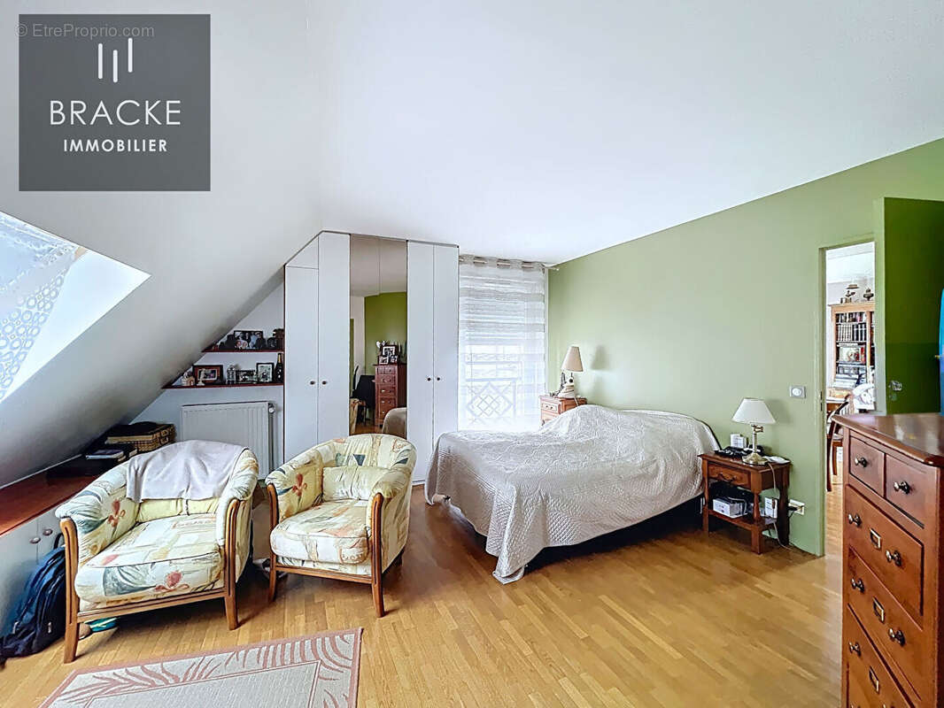 Appartement à COURBEVOIE