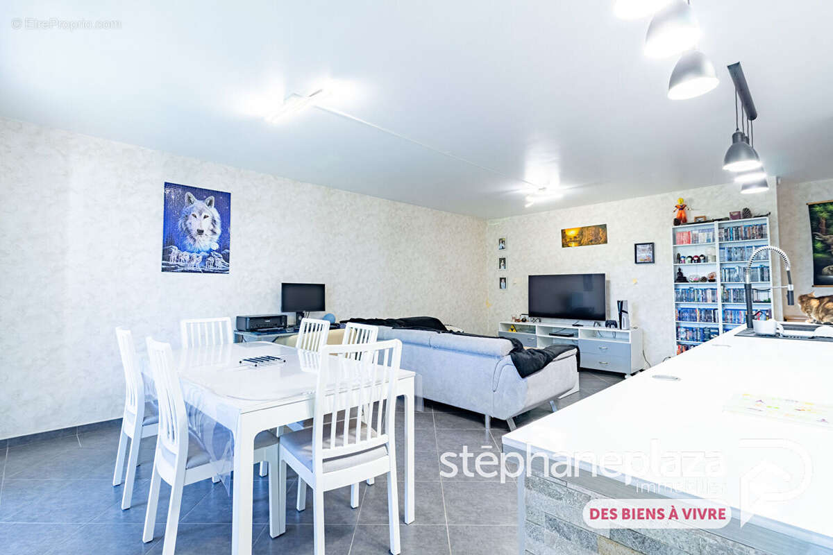 Appartement traversant de 94.5m² - 3 chambres avec 2 BALCONS et DOUBLE GARAGE de 32.5m² - AMBERIEUX-EN-DOMBES - photo 5