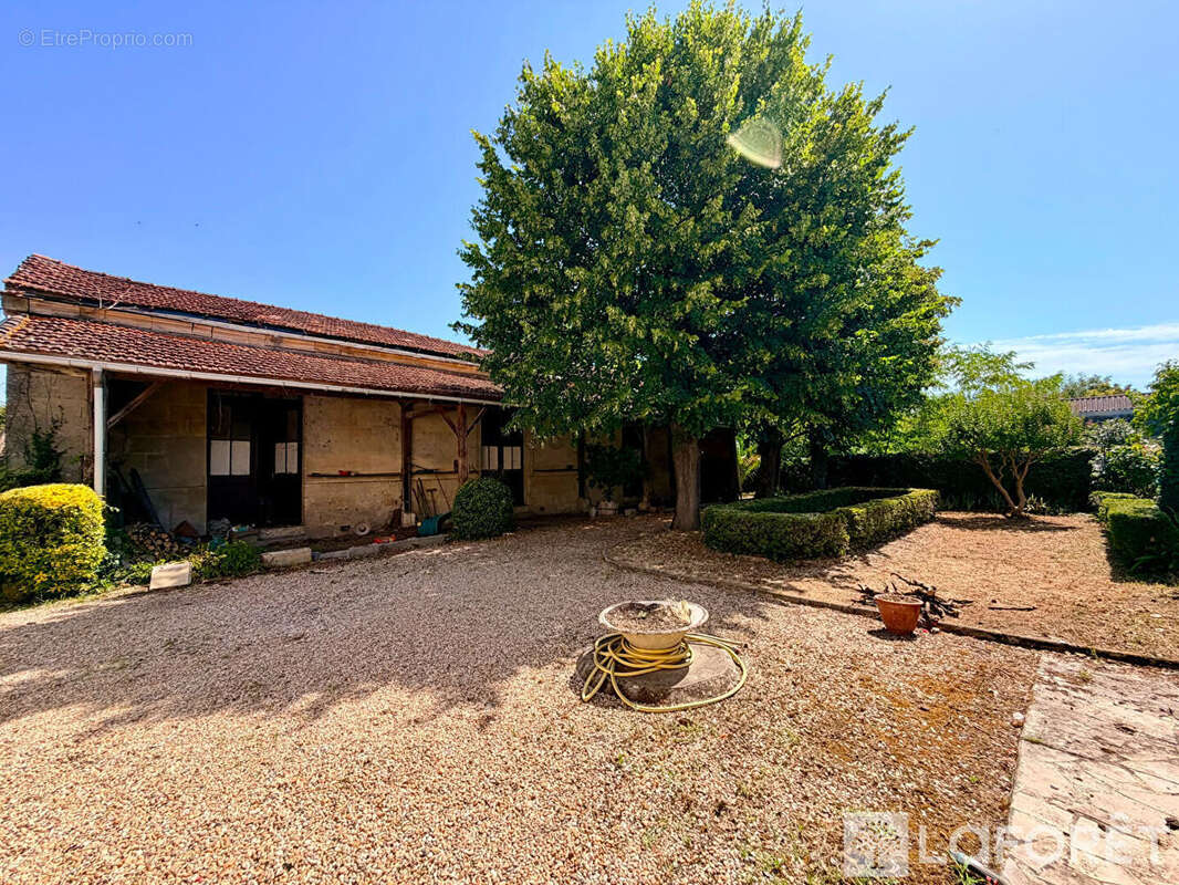 Maison en pierre izon -  160 m2 - 5 chambres - photo 13