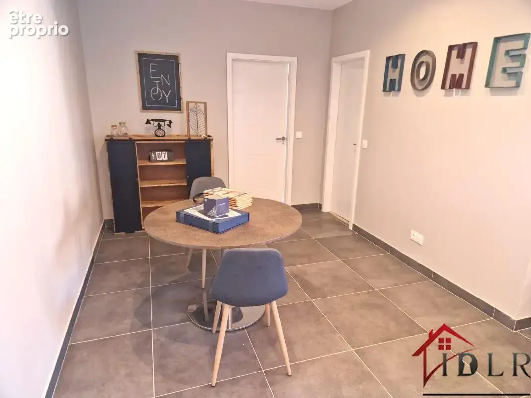 Coubert - batiment commercial + appartement - photo 7