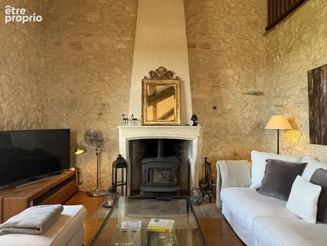 Propriété de campagne de 271m2 avec 5 chambres, piscine et 7896m2 de jardin - photo 9