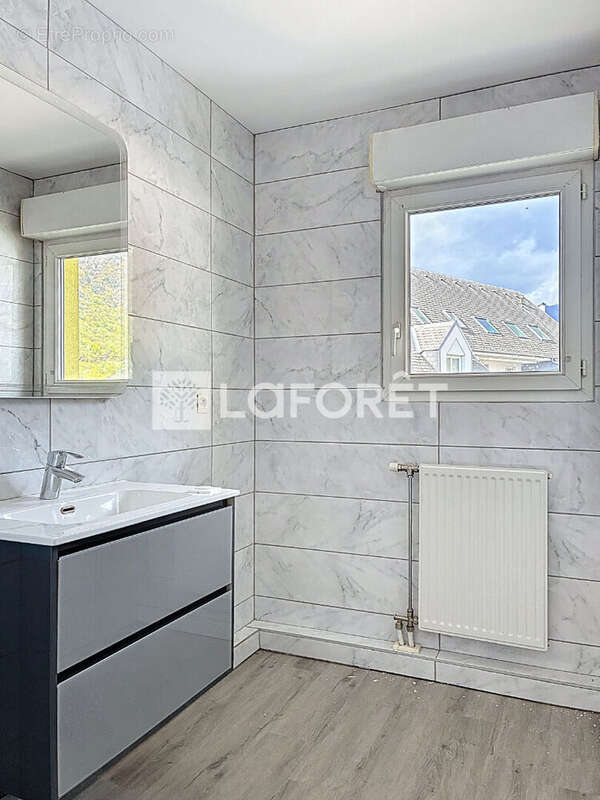 Appartement à CHALLES-LES-EAUX